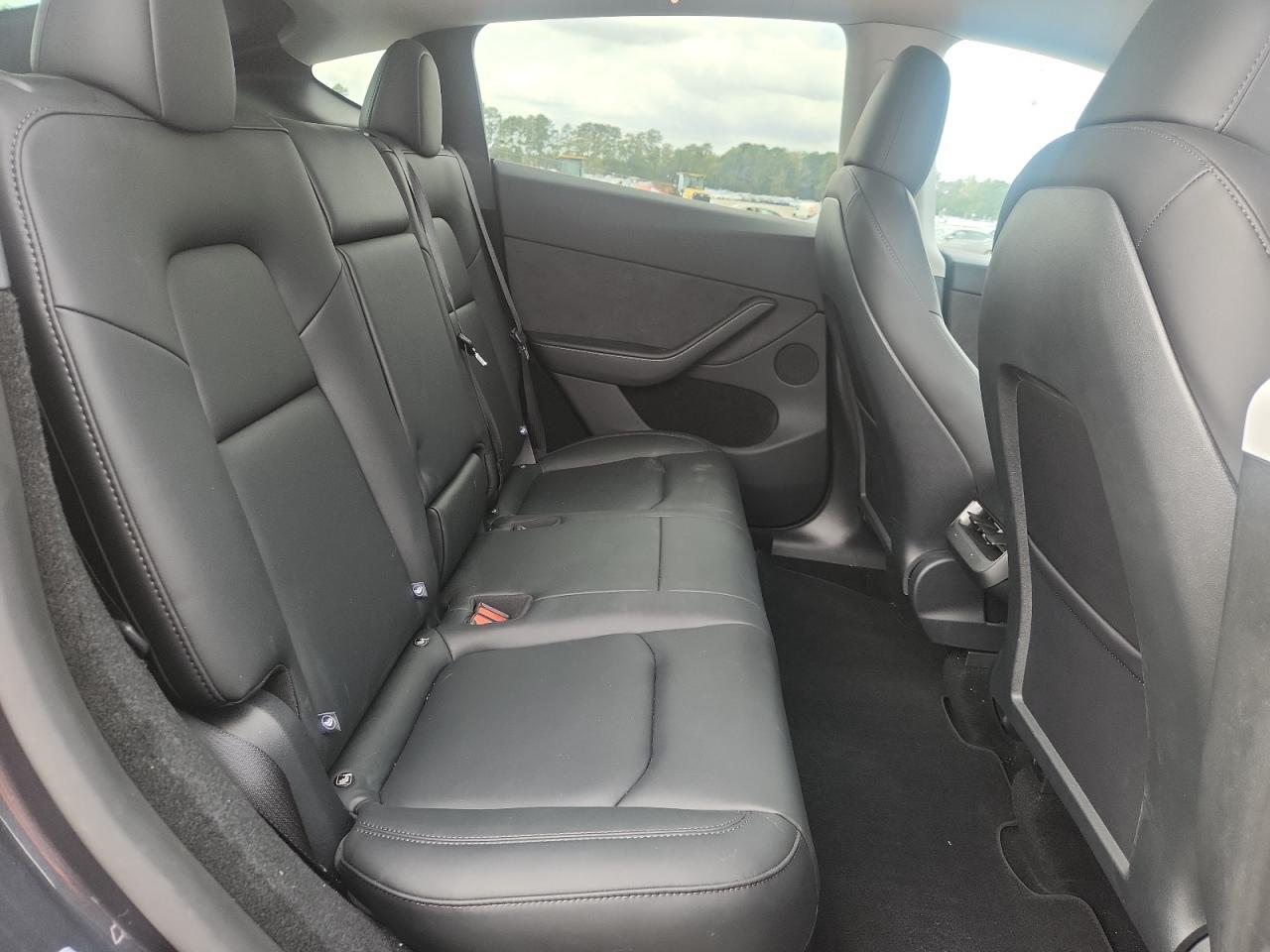 2025 TESLA MODEL Y