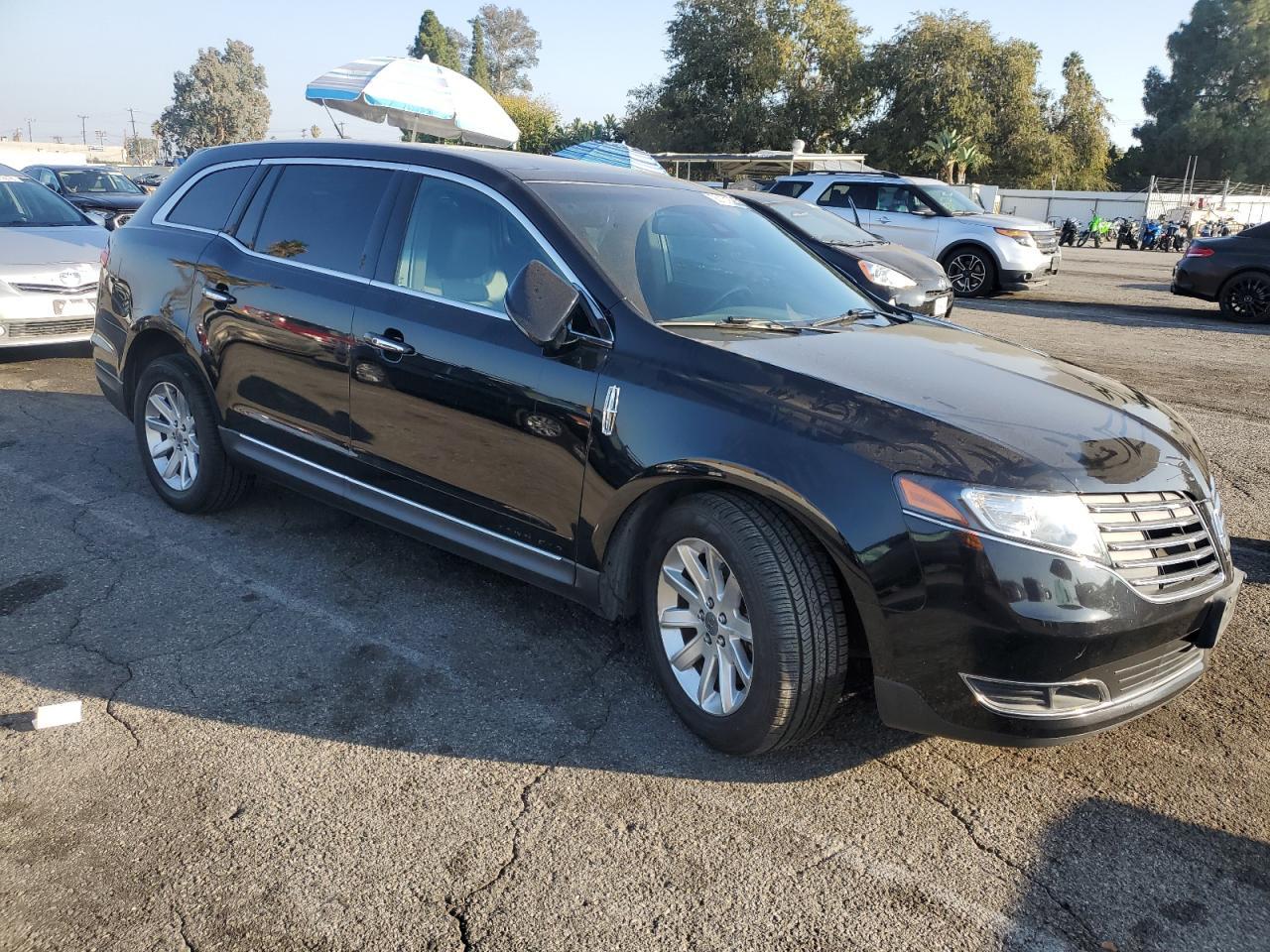 2017 LINCOLN MKT