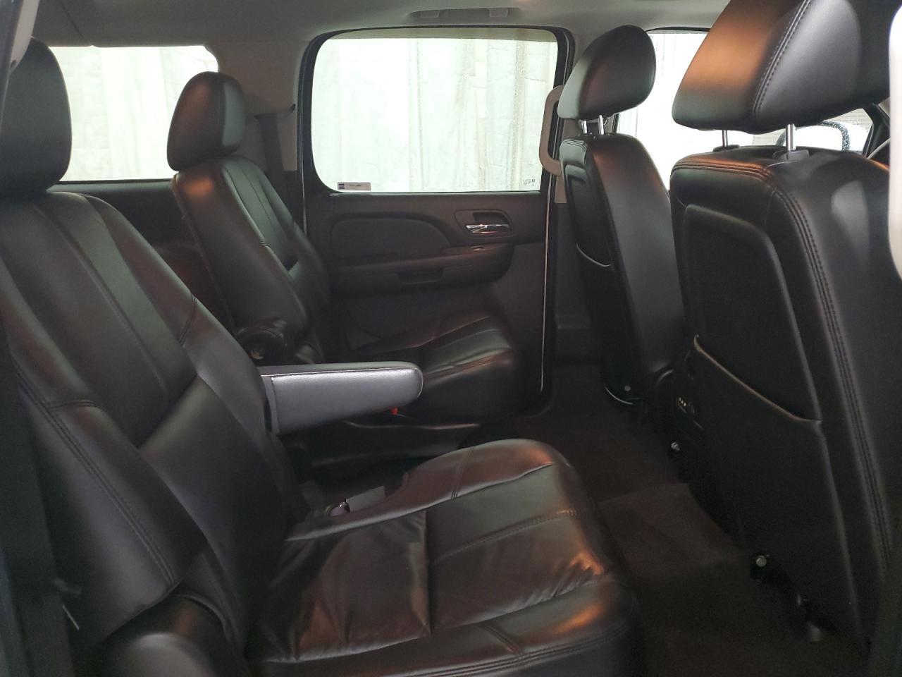 2011 CHEVROLET Suburban