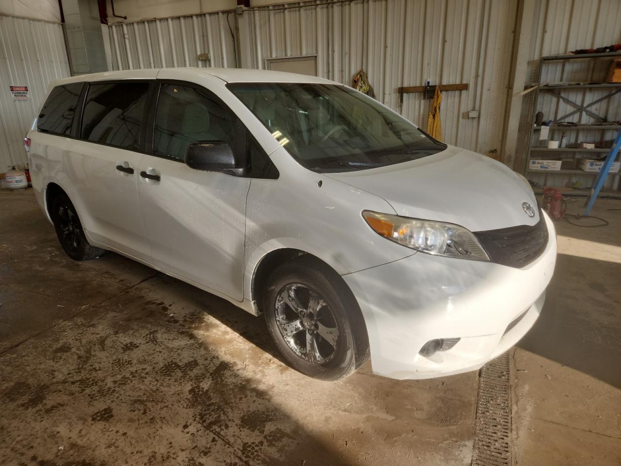 2012 TOYOTA SIENNA