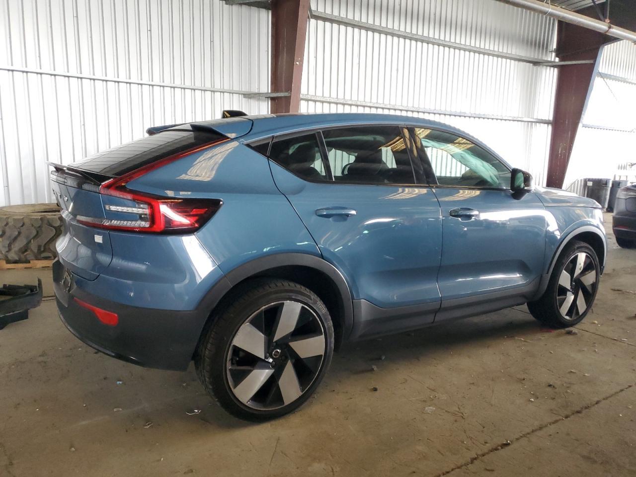 2023 VOLVO C40