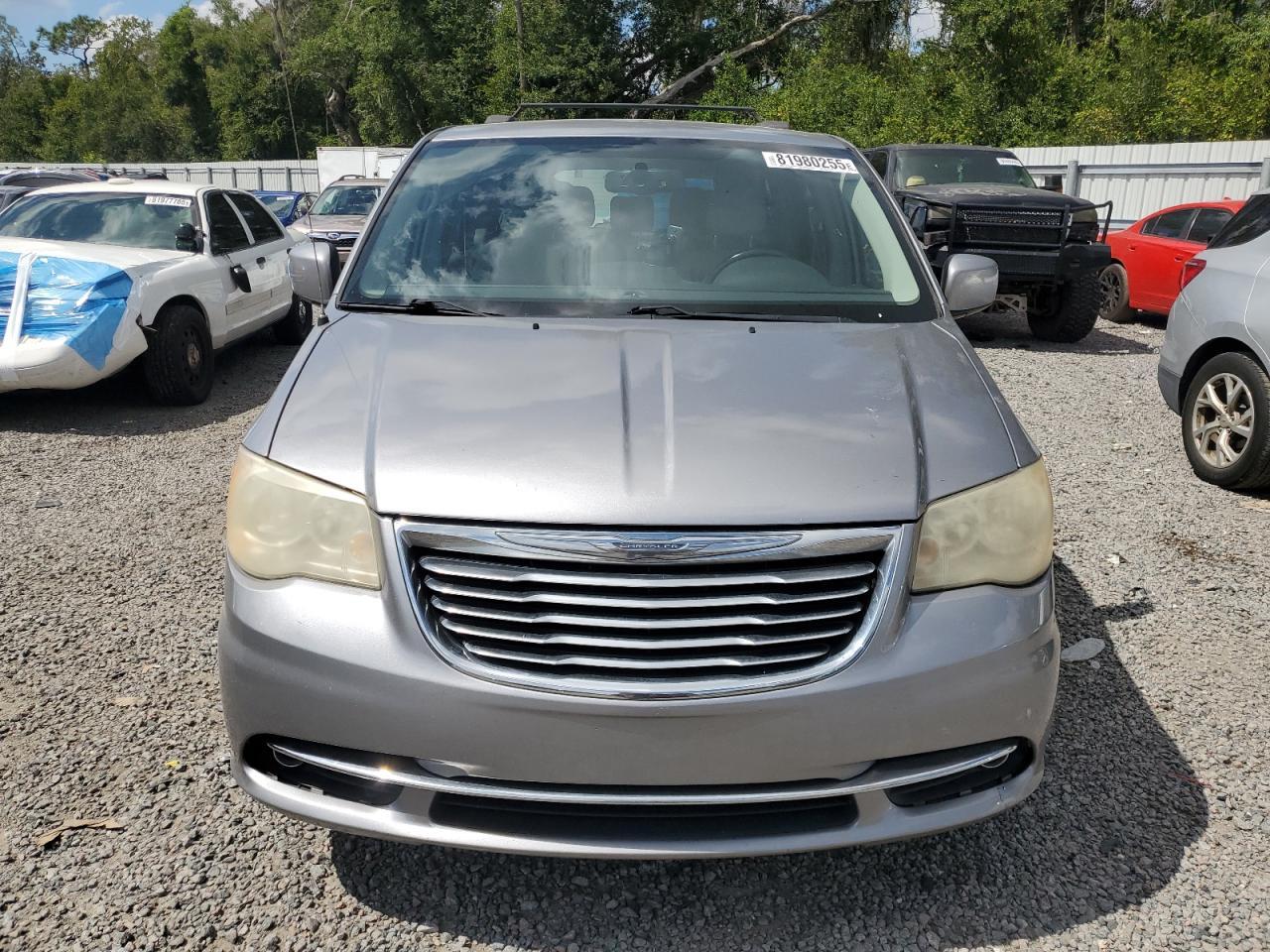 2013 CHRYSLER Town & Country