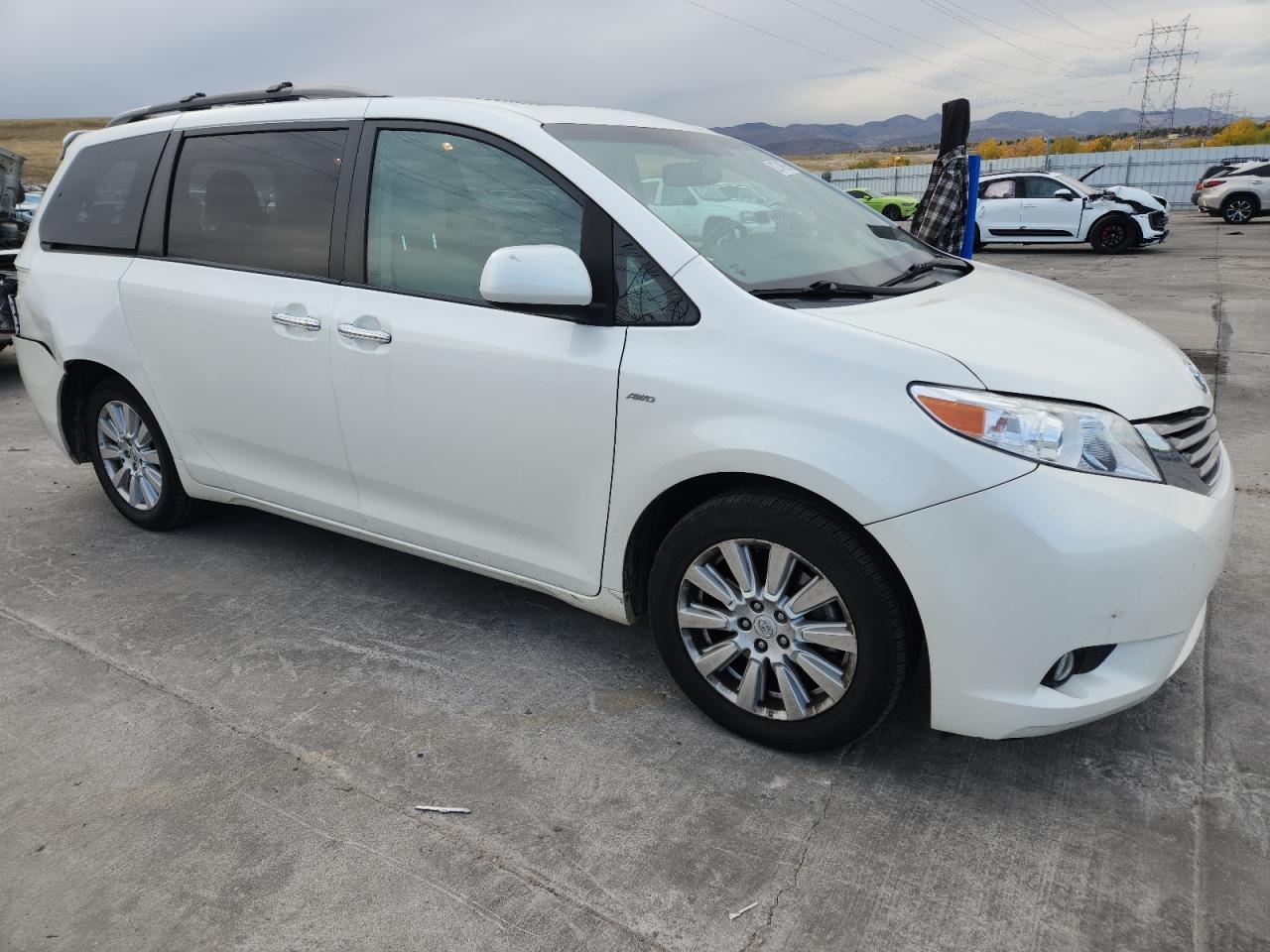 2017 TOYOTA SIENNA