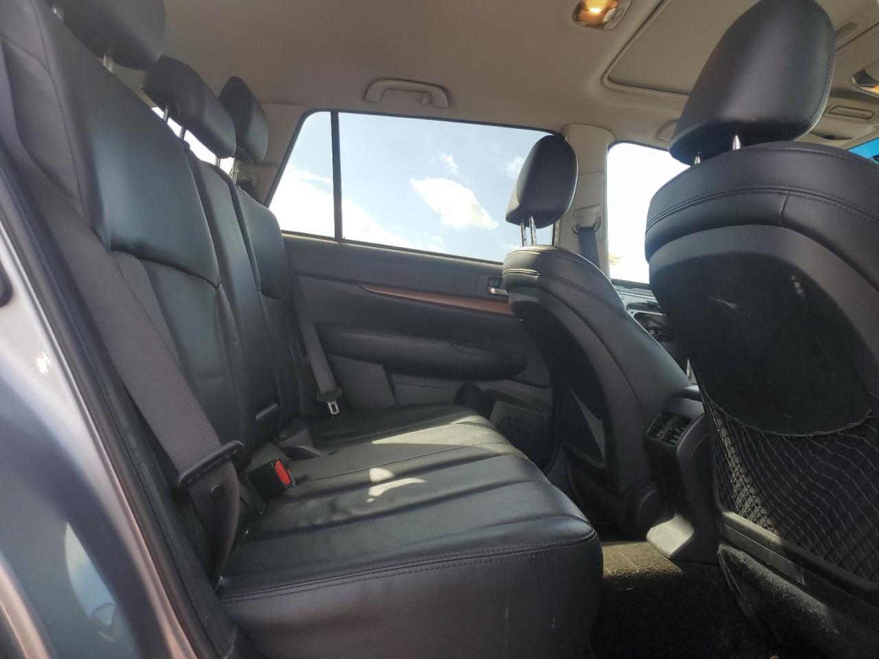 2013 SUBARU Outback