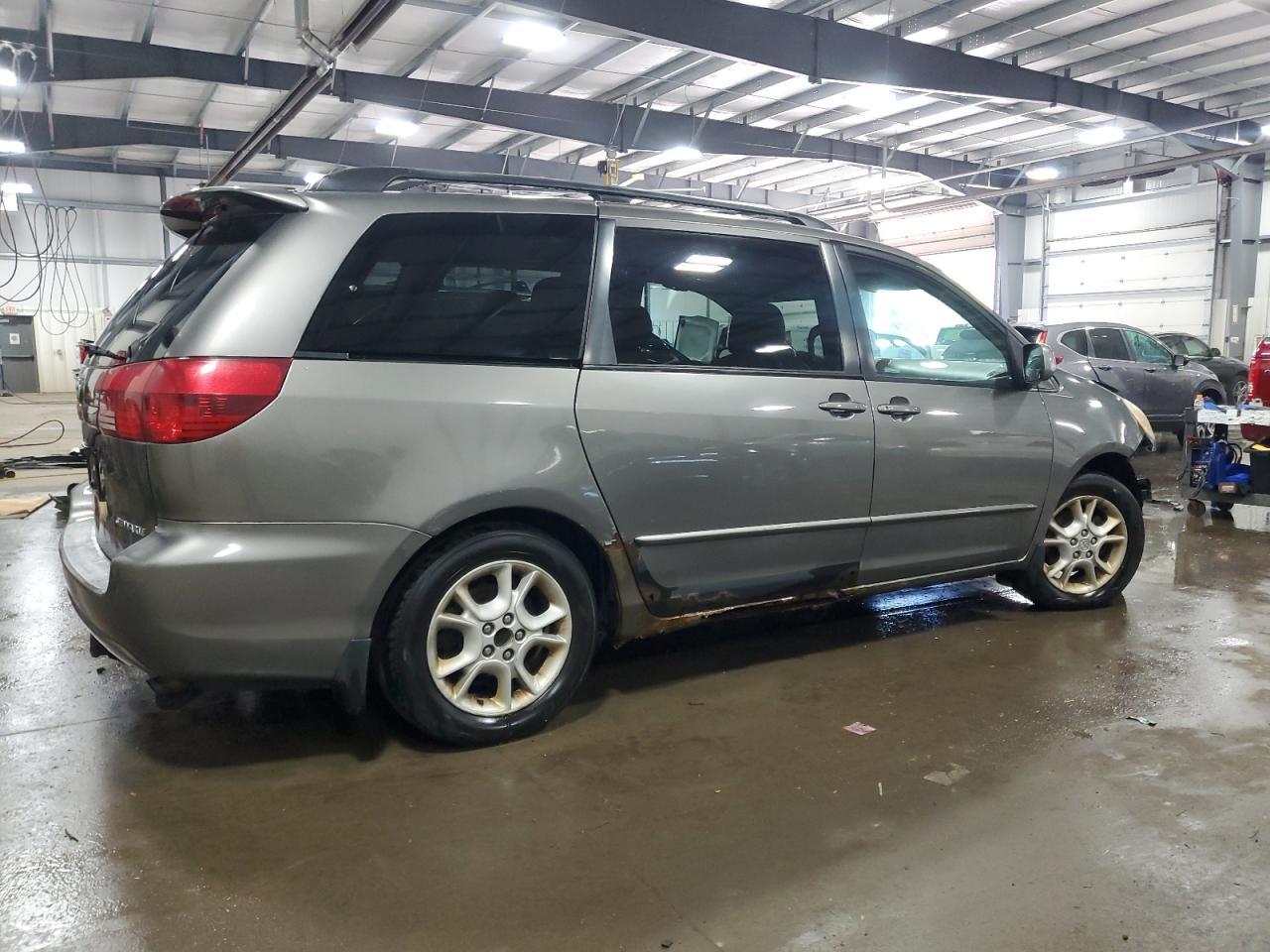 2005 TOYOTA SIENNA
