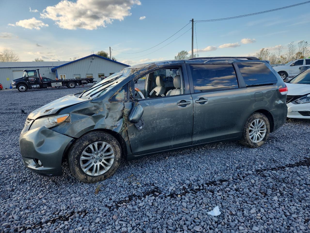 2012 TOYOTA SIENNA