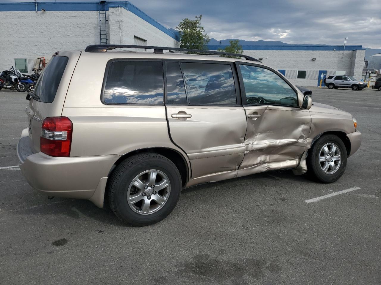 2004 TOYOTA HIGHLANDER