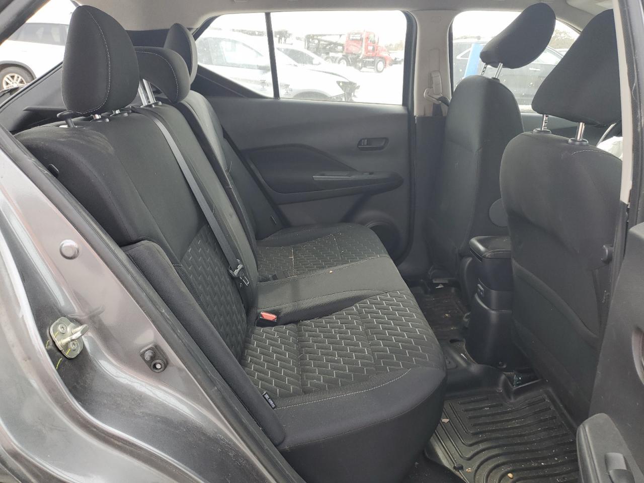 2021 NISSAN KICKS