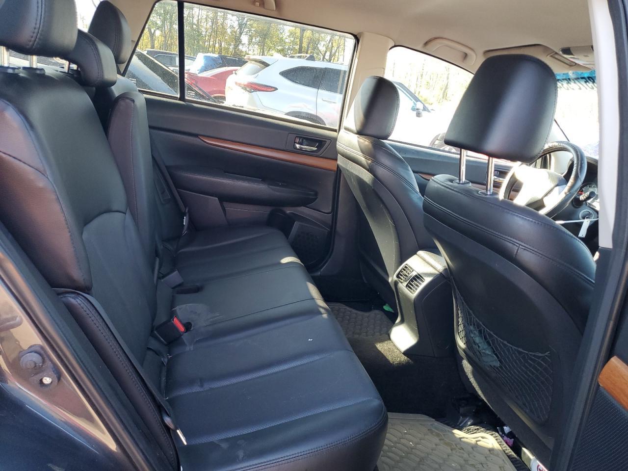 2013 SUBARU Outback