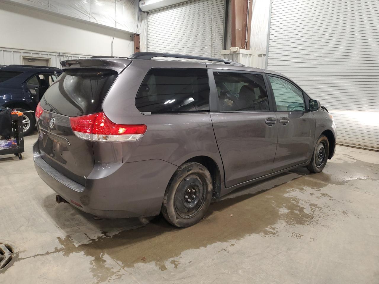 2014 TOYOTA SIENNA