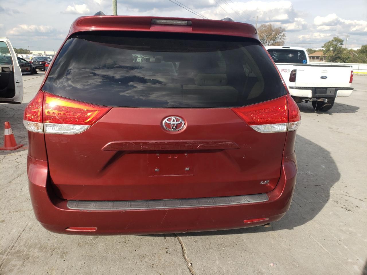 2012 TOYOTA SIENNA