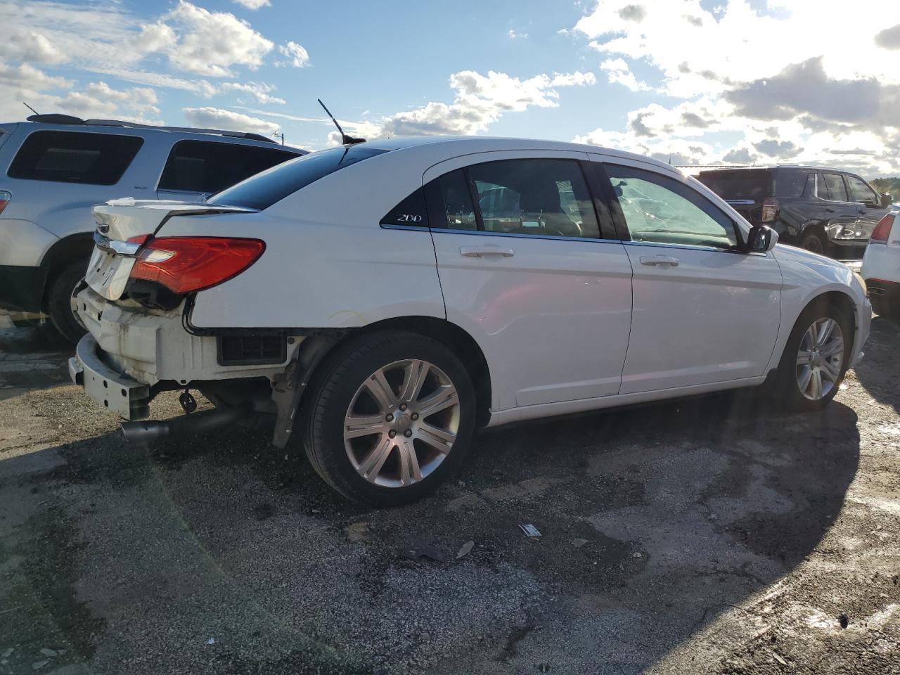 2011 CHRYSLER 200