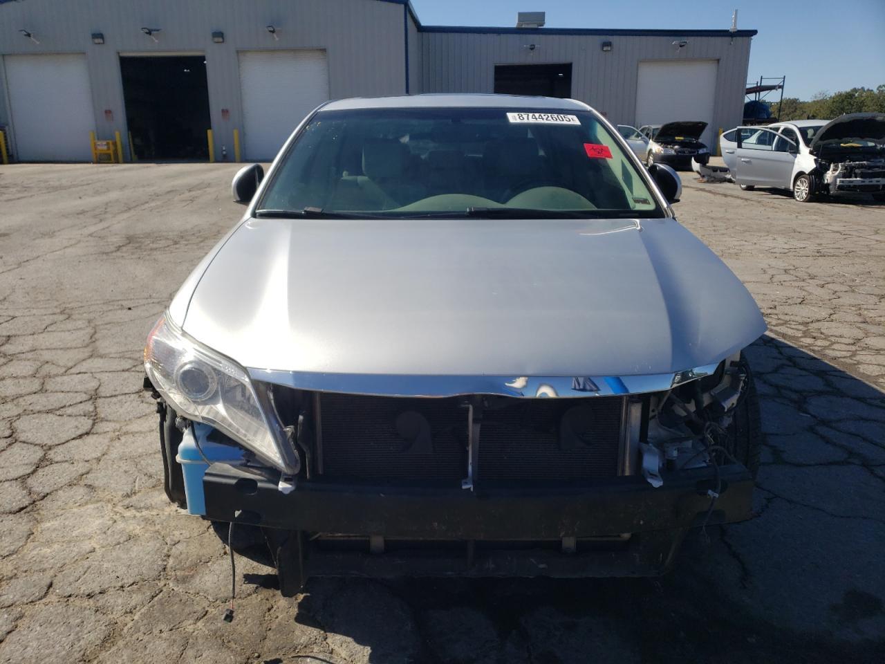 2011 TOYOTA Avalon
