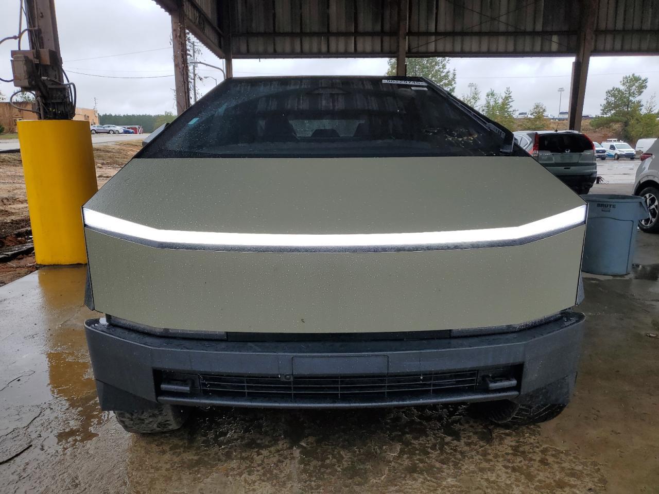 2024 TESLA Cybertruck
