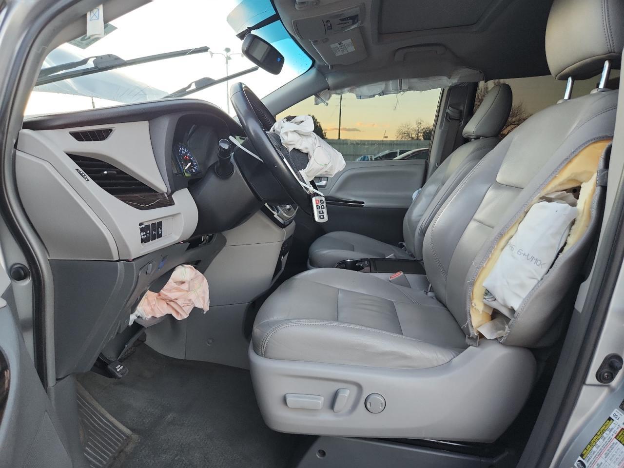 2016 TOYOTA SIENNA