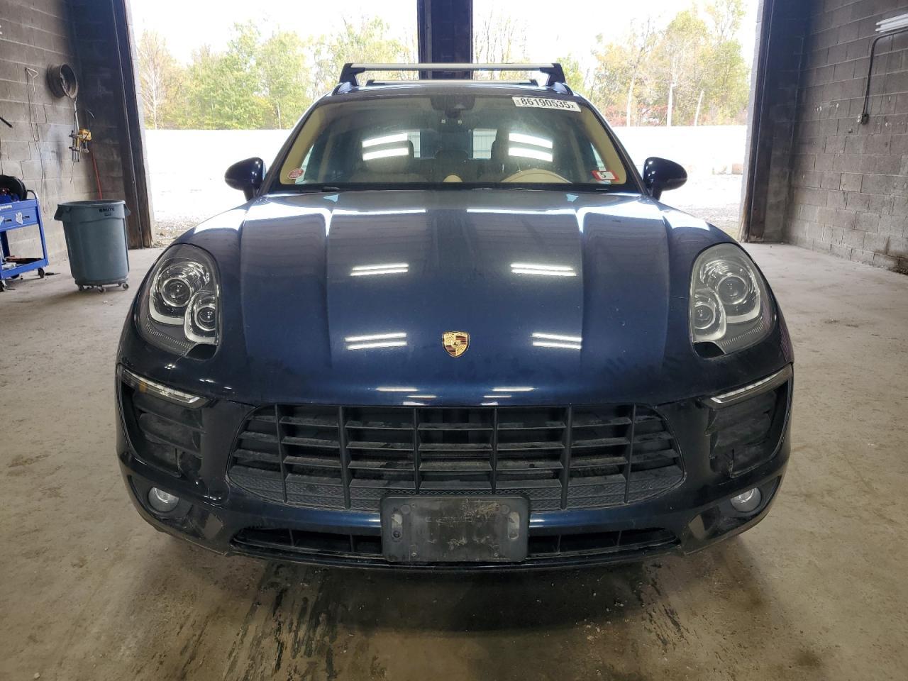 2017 PORSCHE Macan