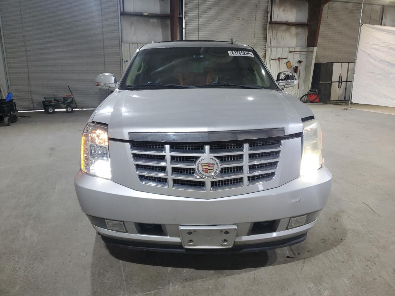 2010 CADILLAC ESCALADE
