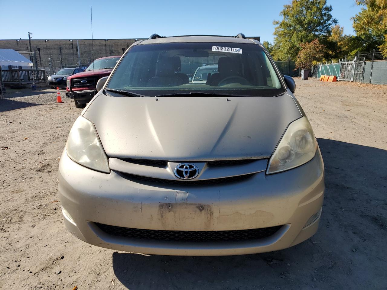 2010 TOYOTA SIENNA