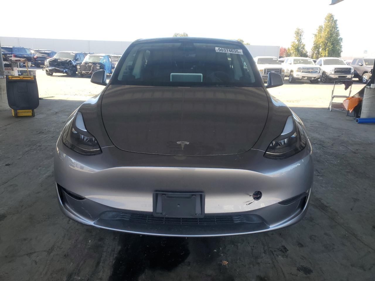2025 TESLA MODEL Y