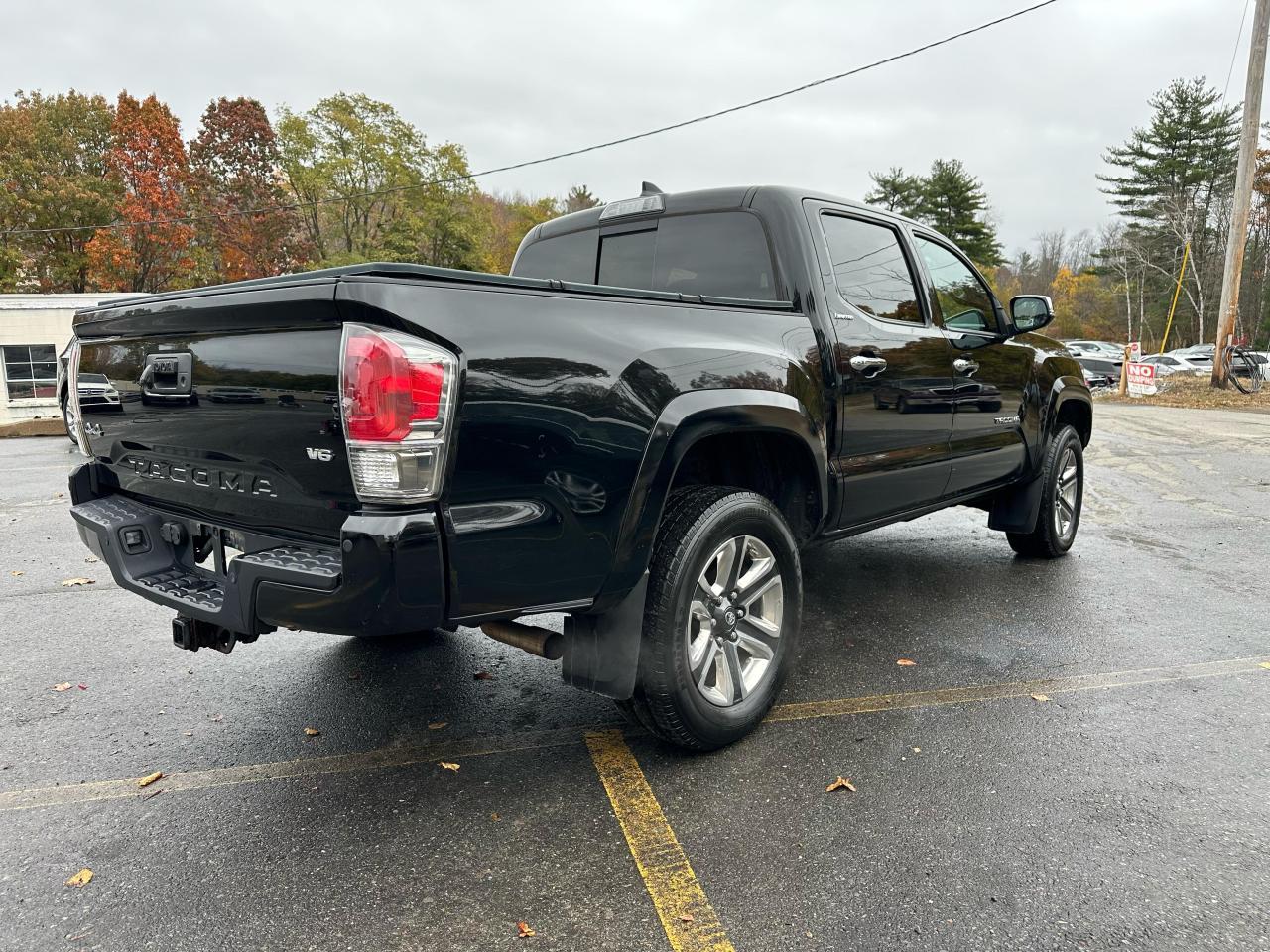 2017 TOYOTA TACOMA