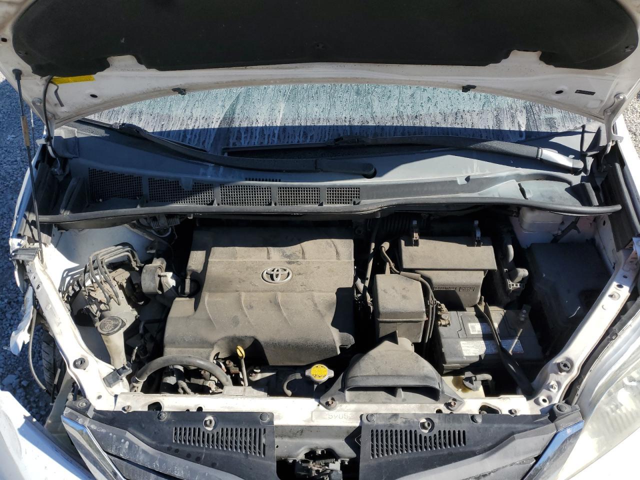 2014 TOYOTA SIENNA