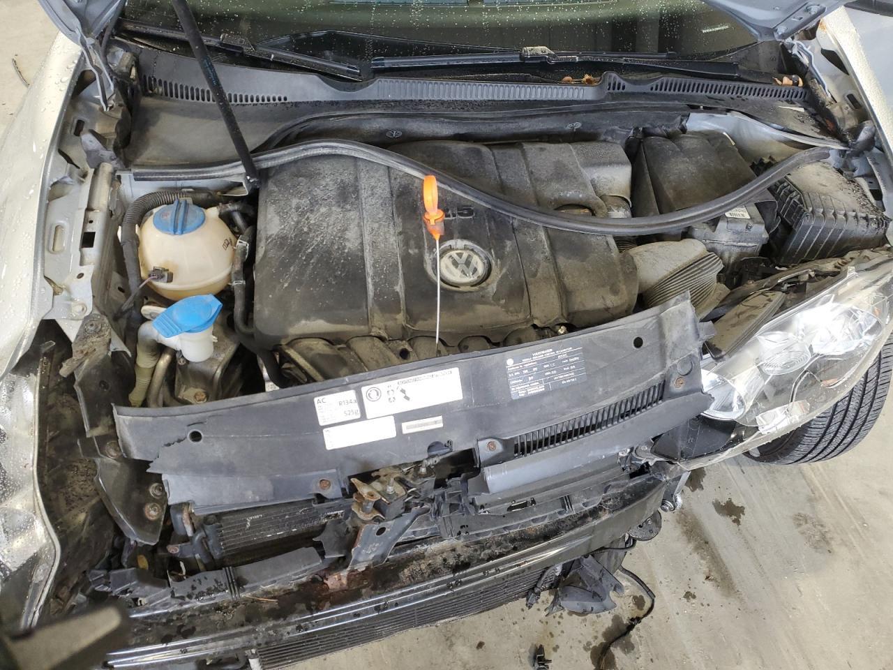 2011 VOLKSWAGEN GOLF