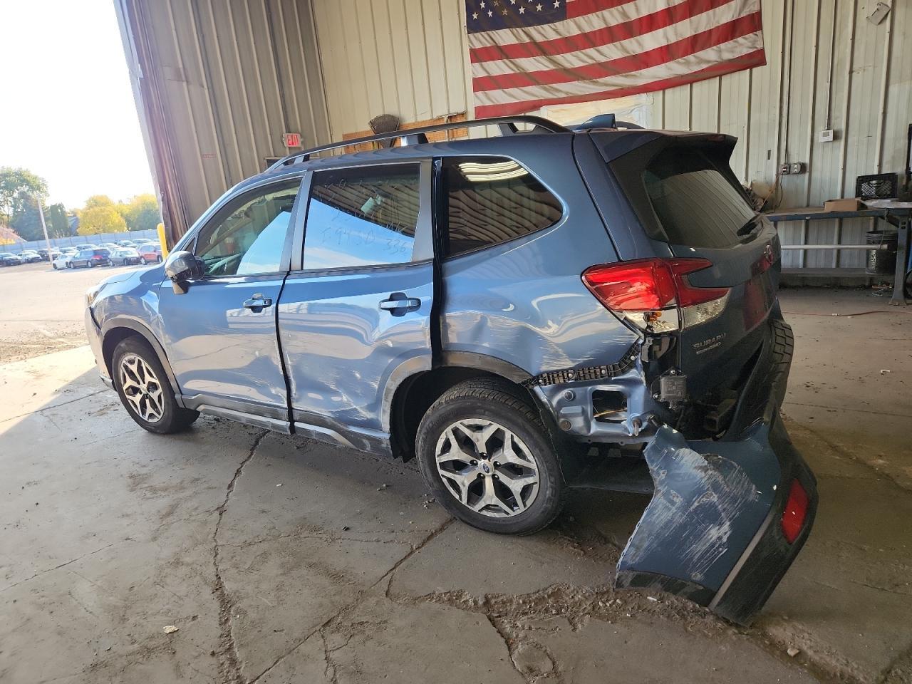 2022 SUBARU FORESTER