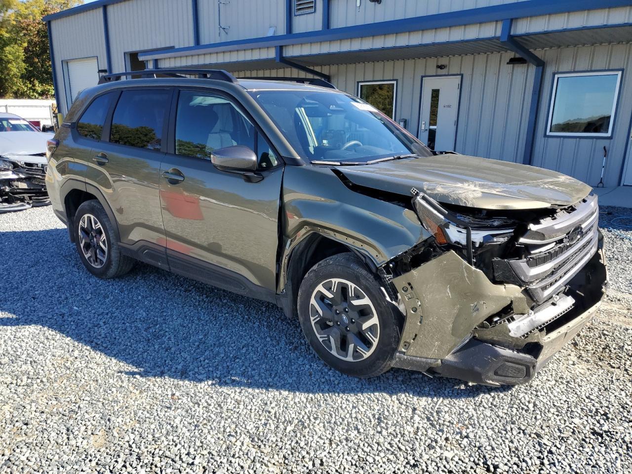 2025 SUBARU FORESTER