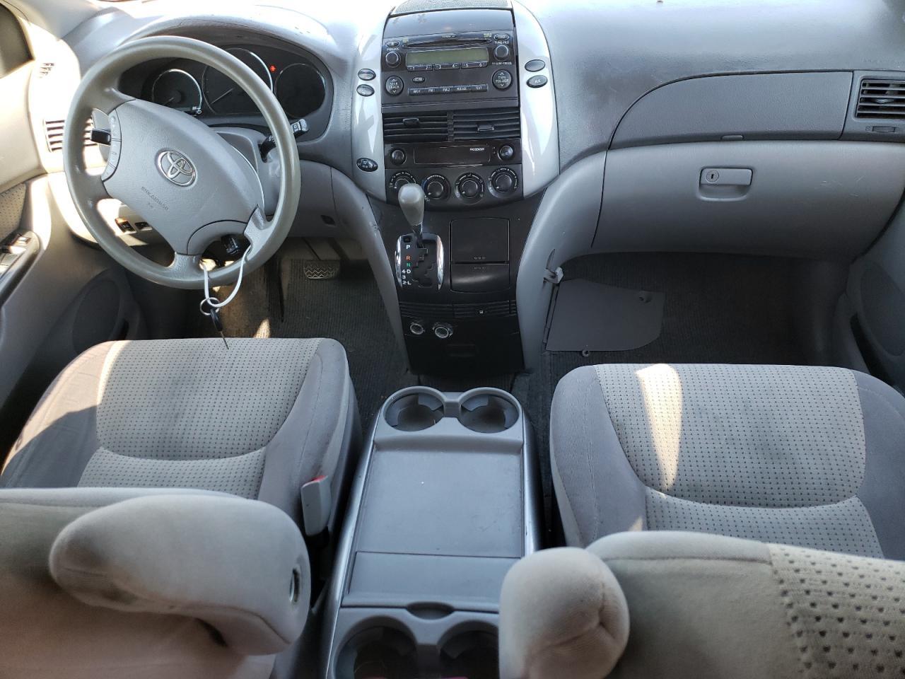 2009 TOYOTA SIENNA