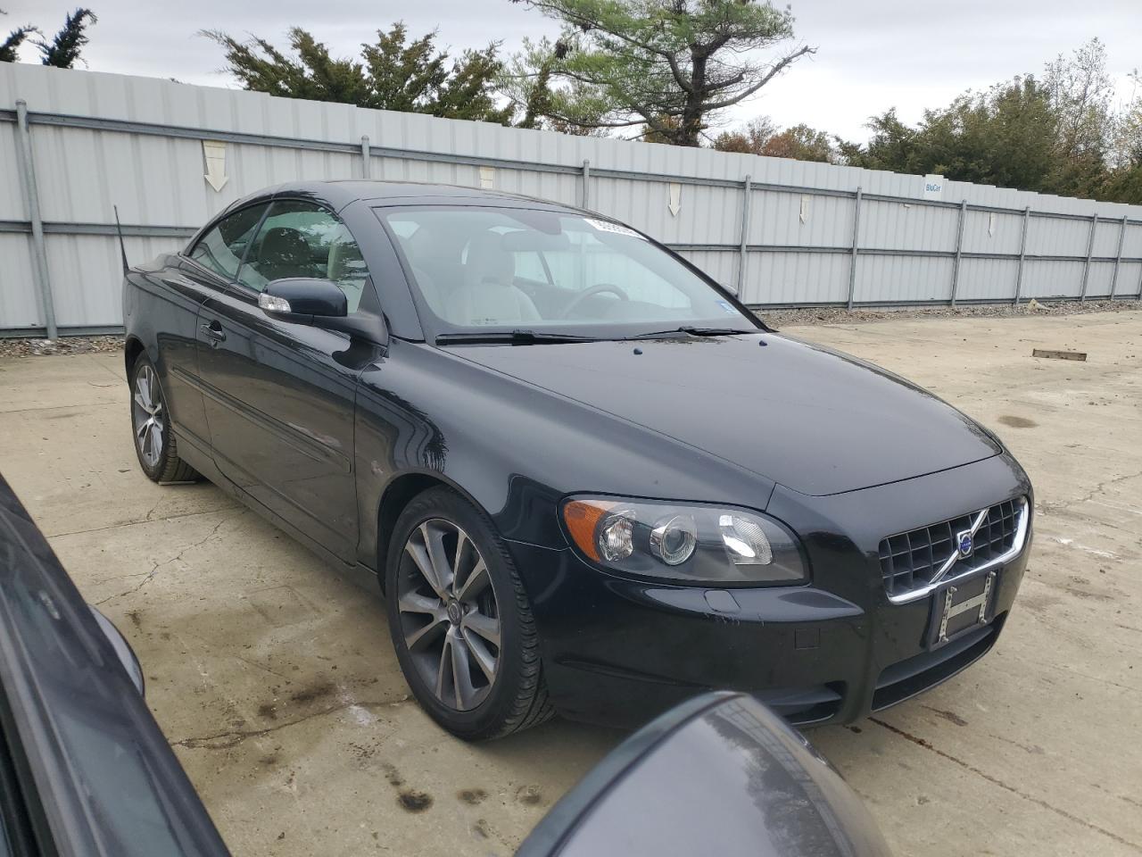 2010 VOLVO C70