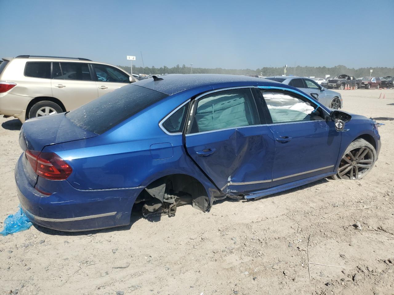 2017 VOLKSWAGEN Passat