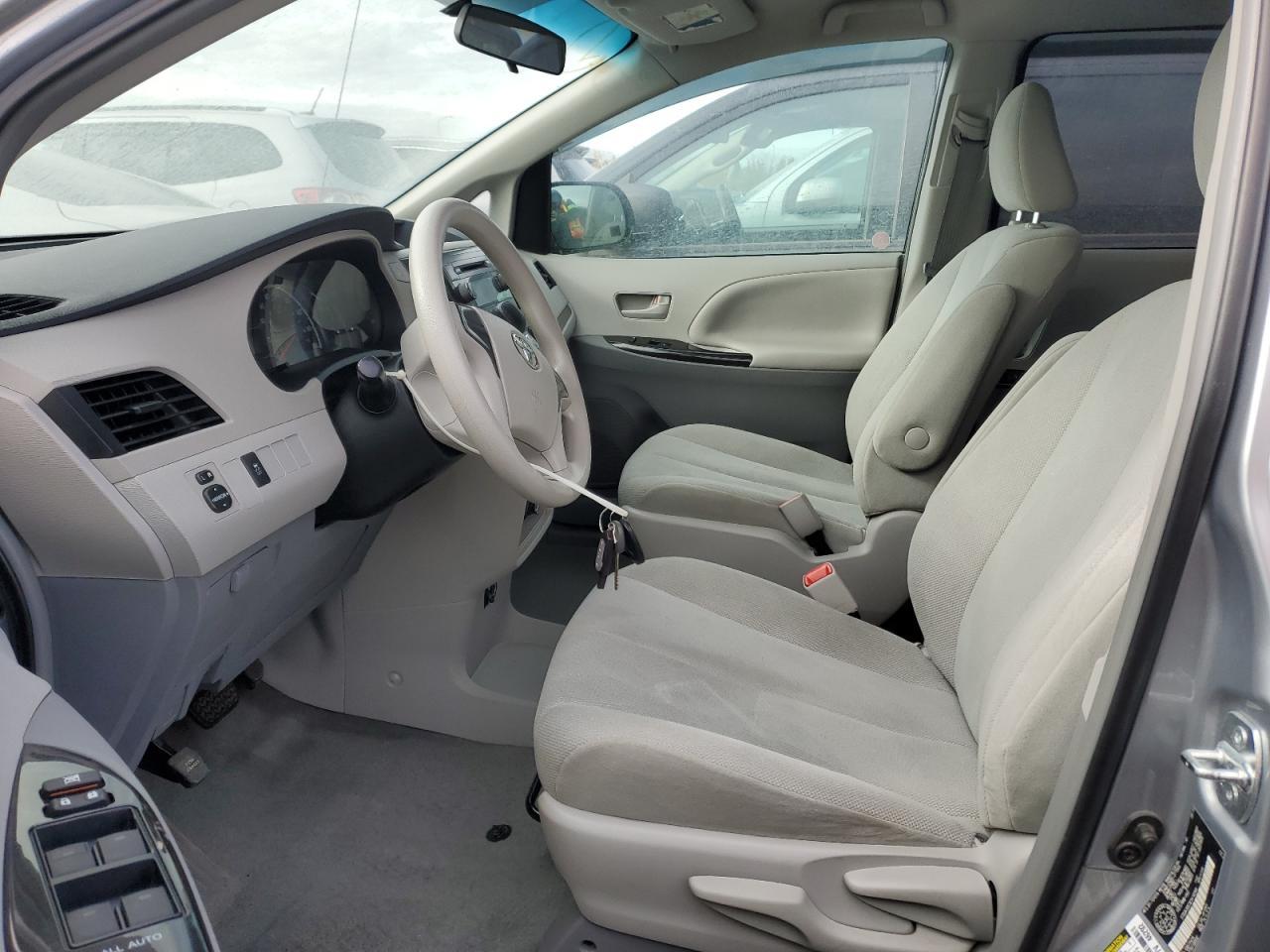 2014 TOYOTA SIENNA