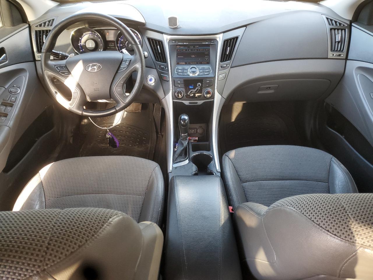 2011 HYUNDAI SONATA