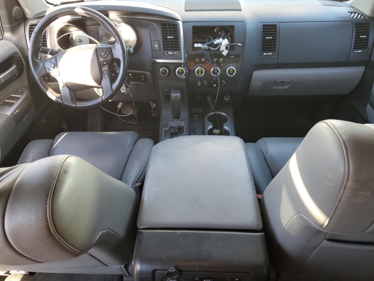 2018 TOYOTA Sequoia