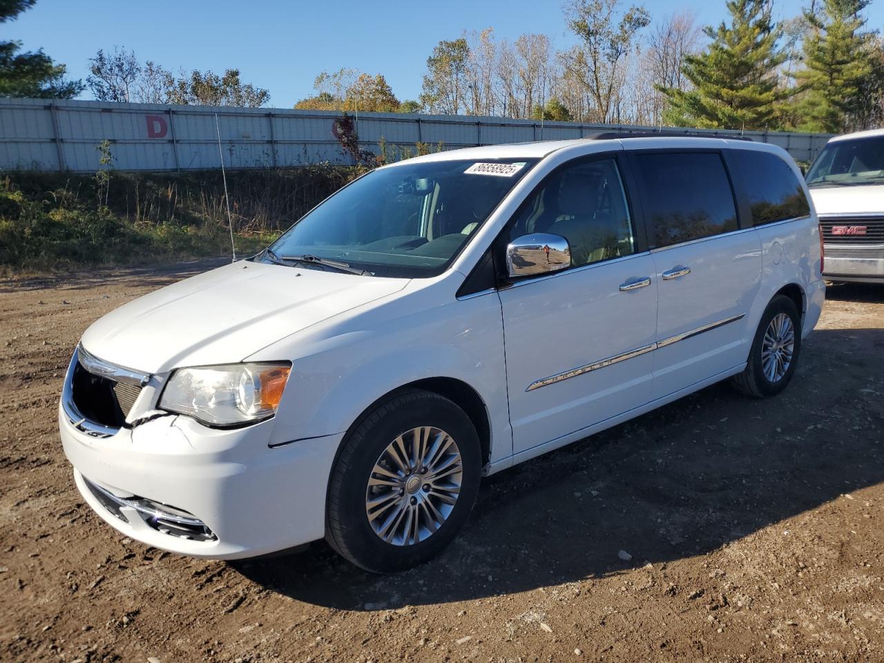 2014 CHRYSLER Town & Country
