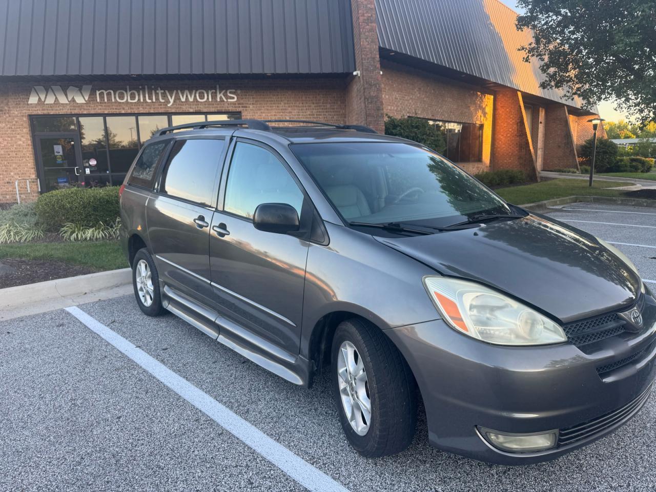 2005 TOYOTA SIENNA