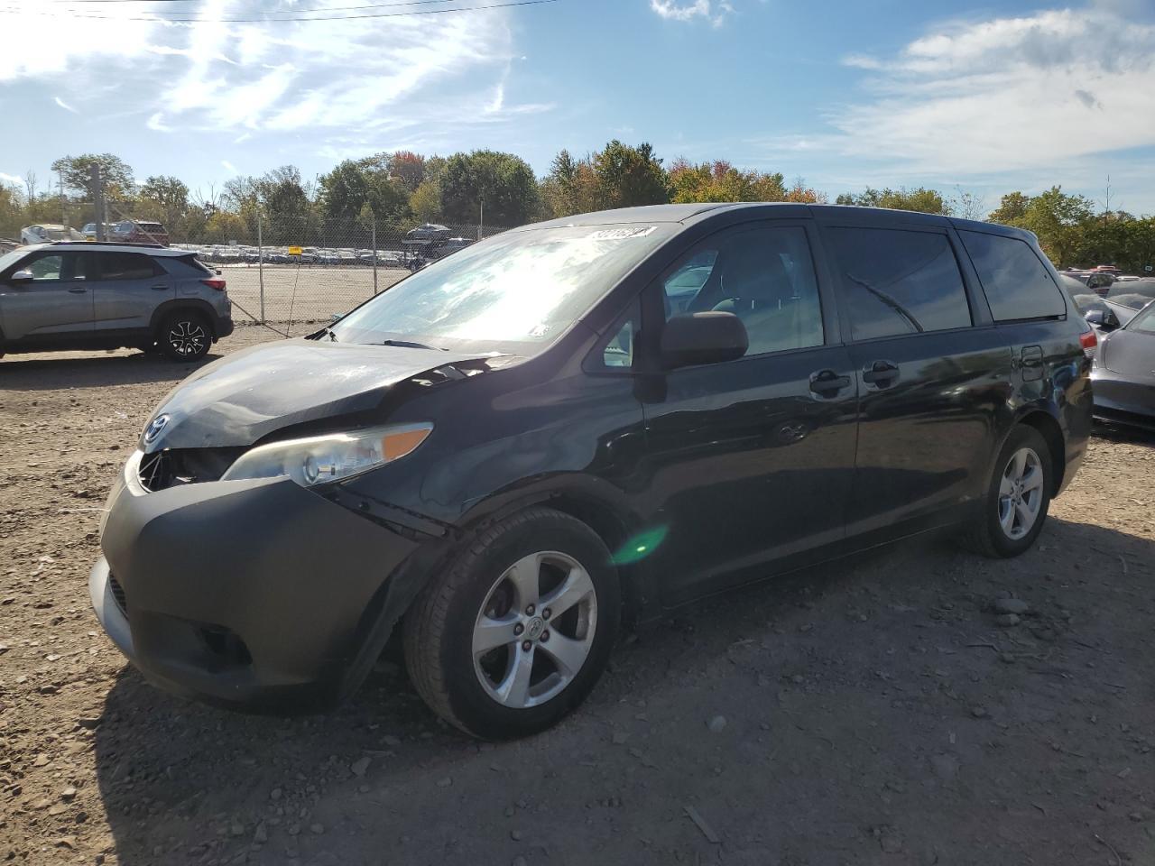 2012 TOYOTA SIENNA