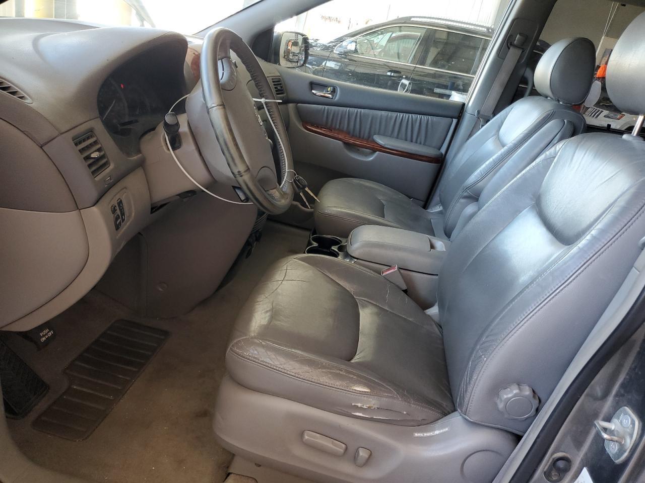 2004 TOYOTA SIENNA