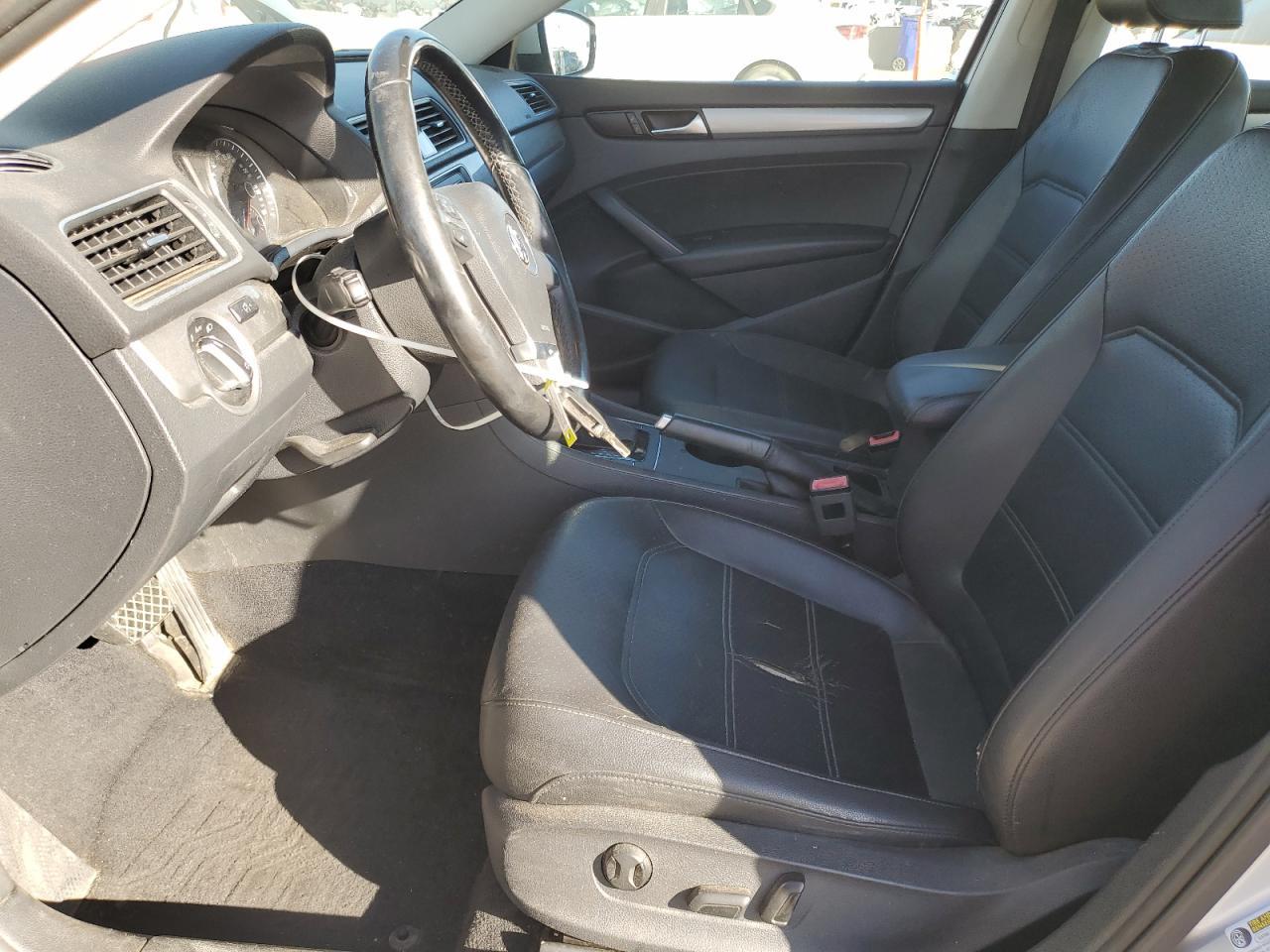 2014 VOLKSWAGEN Passat