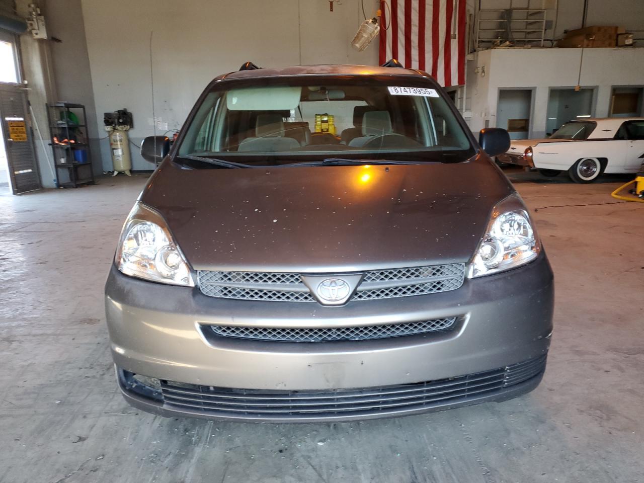 2004 TOYOTA SIENNA