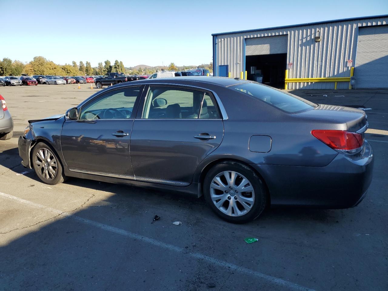 2011 TOYOTA Avalon