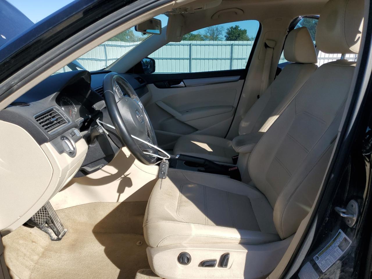 2015 VOLKSWAGEN Passat