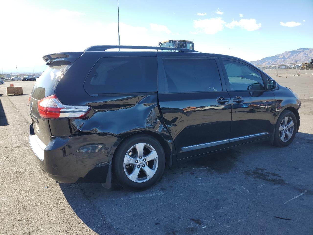 2016 TOYOTA SIENNA