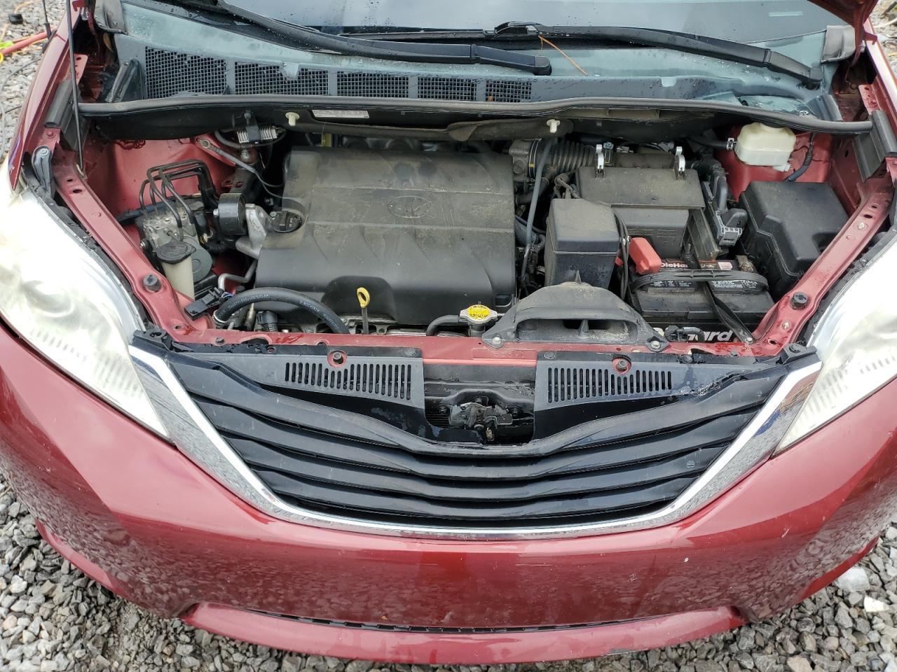 2013 TOYOTA SIENNA