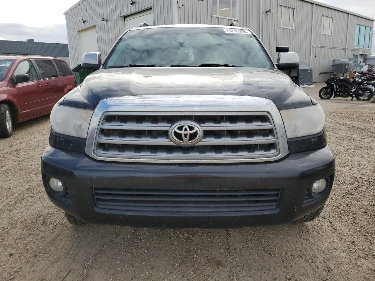 2013 TOYOTA Sequoia