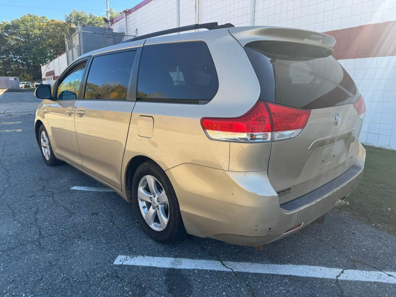 2012 TOYOTA SIENNA