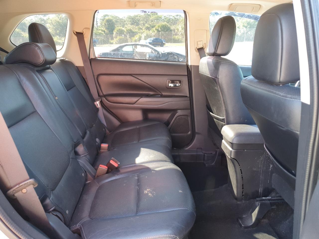 2016 MITSUBISHI outlander