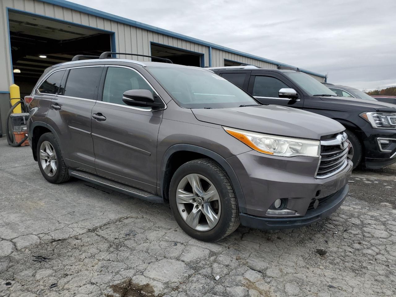 2016 TOYOTA HIGHLANDER