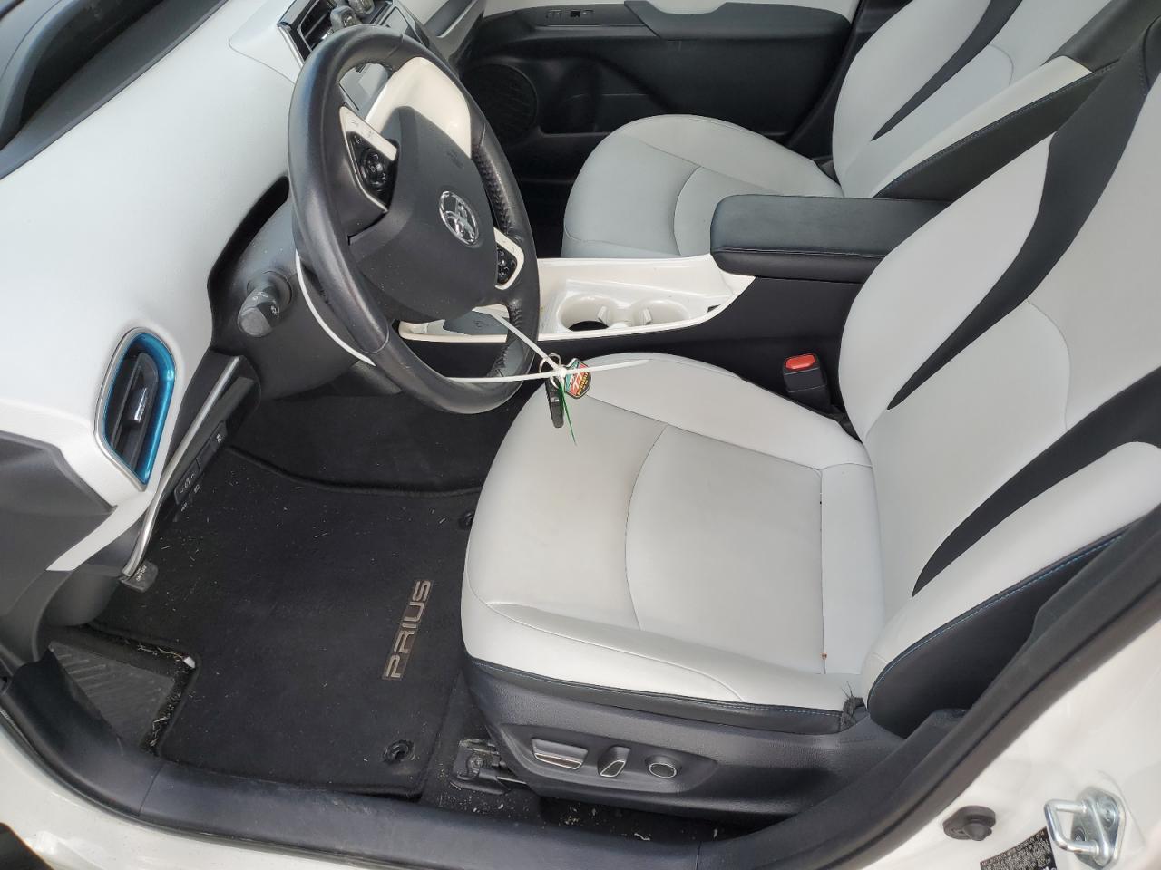 2017 TOYOTA PRIUS
