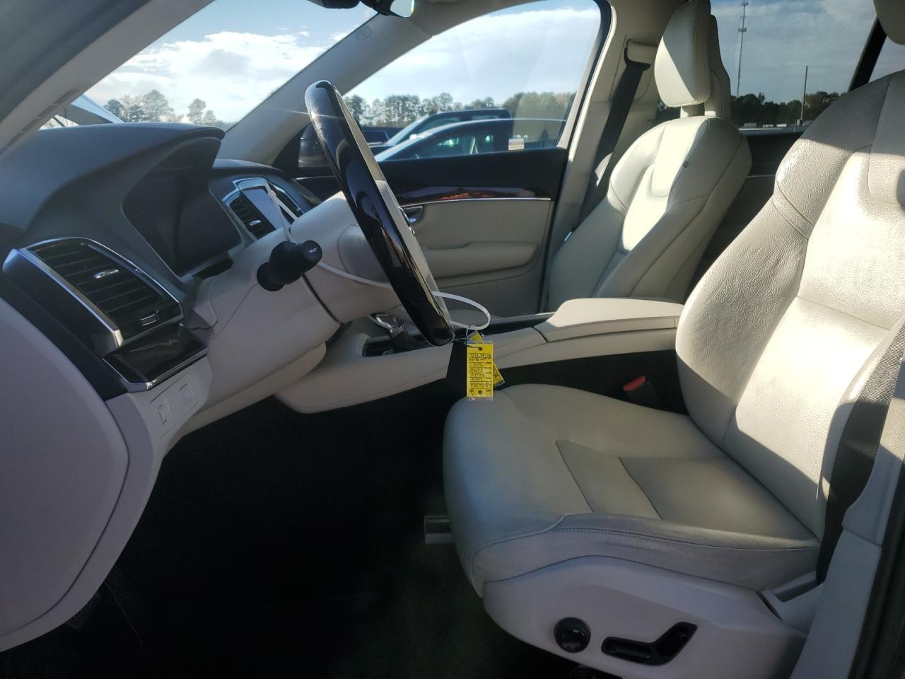 2016 VOLVO XC90
